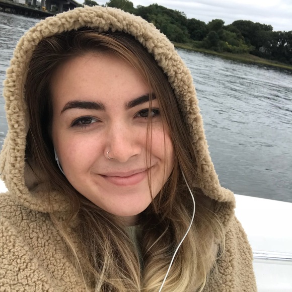 Meet your Posher, Julia - Picture 2 of 4